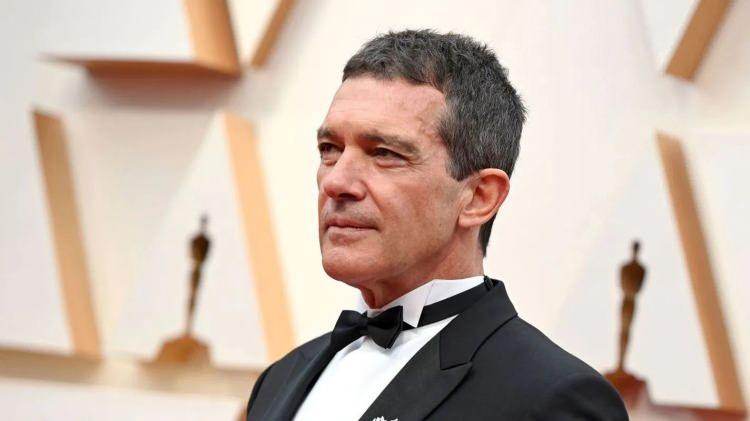 <p><span style="color:#000080"><strong>Oyuncu ve yönetmen Antonio Banderas, Instagram hesabındaki mesajında depremin yaşandığı bölgenin haritasını paylaşarak, yaşanan trajedi nedeniyle Türk ve Suriye halkını dayanışmayla kucakladığını belirtti. </strong></span></p>
<p> </p>