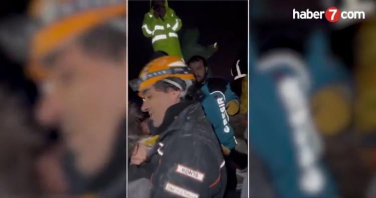 <p>Küçük çocuğa "Hiçbir şey olmuyor, kurtardık seni. Kahramansın oğlum" cevabını verdiler. Kurtarma ekibinin mutluluğu kameraya böyle yansıdı.</p>
