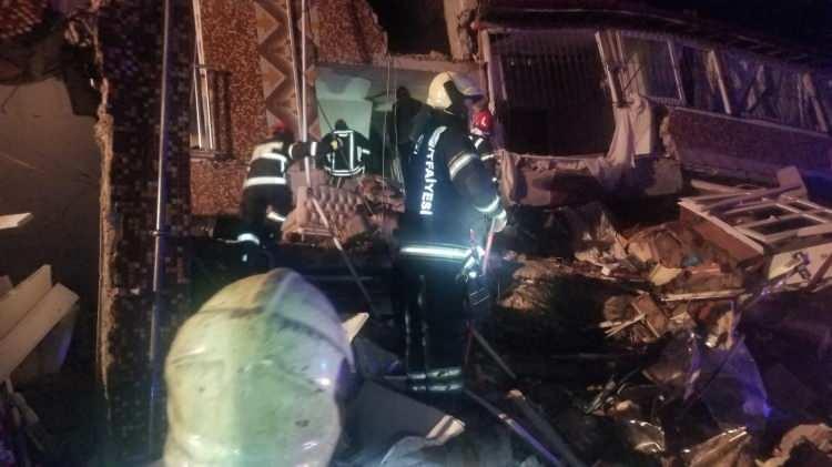 <p><strong>DENİZLİ BÜYÜKŞEHİR BELEDİYESİ EKİPLERİ 10 KİŞİYİ KURTARDI!</strong></p>

<p> </p>

<p>Kahramanmaraş merkezli yaşanan depremin ardından arama kurtarma faaliyetlerine destek olmak için bölgeye giden Denizli Büyükşehir Belediyesi ekipleri ilk etapta Hatay merkezdeki 6 farklı enkazdan 10 kişiyi yaralı olarak kurtardı.</p>
