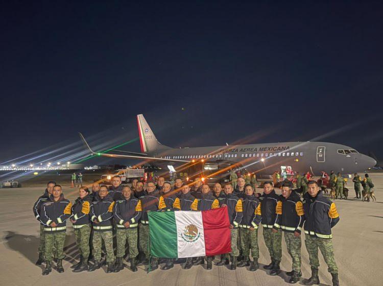<p><strong>MEKSİKA</strong></p> <p>Meksika Dışişleri Bakanlığı Avrupa Dairesi Genel Müdürü Bernardo Aguilar Calvo, havaalanındaki açıklamasında, "Türkiye'deki kardeşlerimize yardım etmek amacıyla Savunma Bakanlığına bağlı 93 eleman, Deniz Kuvvetlerinden 37 kişi, Kızılhaç personelinden 15 kişi Meksika Hava Kuvvetlerine ait bir uçağa binmek üzereyiz. Amaç, mümkün olan en yüksek sayıda insanı canlı olarak kurtarmaya çalışmaktır. Kısa zamanda Türkiye'ye varmayı umuyoruz." ifadelerine yer verdi.</p> <p> </p> 