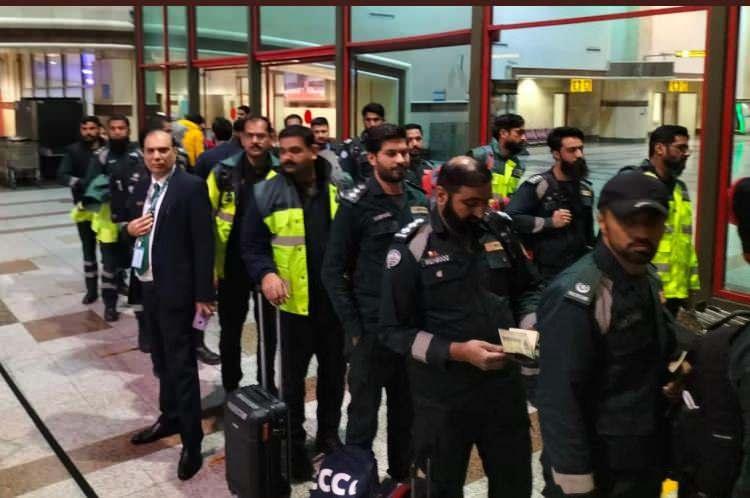 <p><strong>PAKİSTAN</strong></p> <p>Başbakanlık Ofisinden yapılan açıklamaya göre, 50 kişilik arama kurtarma ekibi ve 25 ton yardım malzemesi, Pakistan Uluslararası Havayollarına (PIA) ait uçakla bu sabah Türkiye’ye doğru hareket etti.</p> <p> </p> 