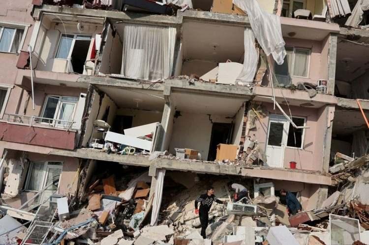 <p><span style="color:#000000"><strong>Tüm Türkiye'yi yasa boğan Kahramanmaraş merkezli 7.7 ve 7.6 büyüklüğündeki depremlerin ardından depremzedeler için yardım çalışmaları son hız devam ediyor.</strong></span></p>

