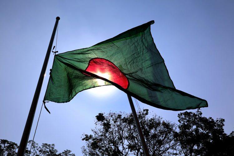 <p>BANGLADEŞ DE ULUSAL YAS İLAN ETTİ</p>

<p>Kahramanmaraş'ta meydana gelen ve Suriye'de de yıkıcı etkileri olan deprem nedeniyle Bangladeş'te bir günlük ulusal yas ilan edilmesinin ardından Bangladeş'in Çitagong kentinde tüm devlet ve özel kurumlar ile elçiliklerde ulusal bayraklar yarıya indirildi.</p>
