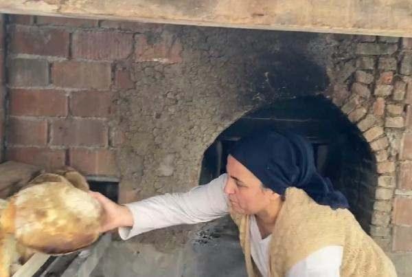 <p>Çorbada benim de tuzum bulunsun dediğiniz her şey olur. Onların şimdi her şeye ihtiyacı var. Odun, kömür, yakacak, ekmek, su her şeye ihtiyaçları var. O yüzden duyarlı olalım” diye konuştu. </p>