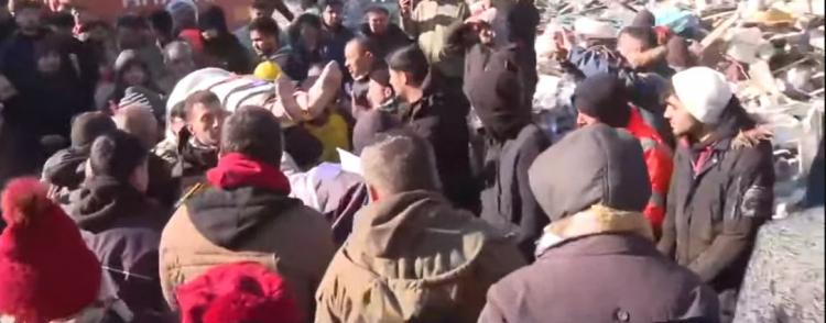 <p><strong>ENKAZ ALTINDAN 59. SAATTE &Ccedil;IKARILDI!</strong></p>

<p>&nbsp;</p>

<p>Kahramanmaraş'ta 59. saatte bir gen&ccedil; enkaz altından &ccedil;ıkarıldı.</p>
