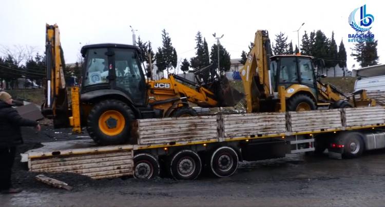 <p><strong>BAĞCILAR BELEDİYESİ</strong></p>

<p>Bağcılar Belediyesine bağlı BAĞKUT'taki 32 kişilik ekip ile arama kurtarma aracı deprem bölgesine hareket etti. </p>

