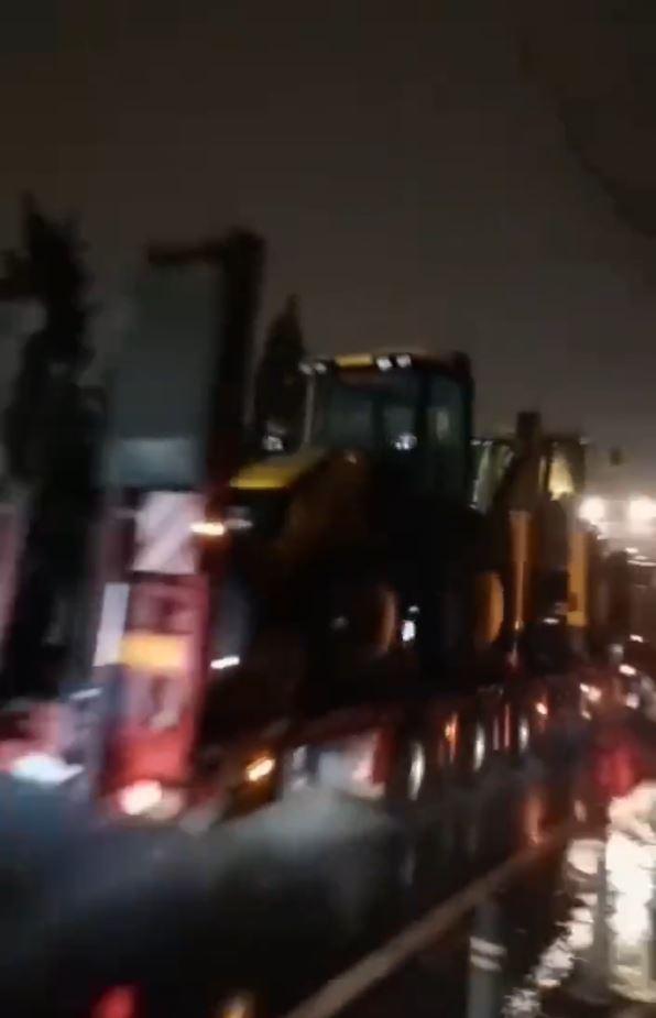 <p><strong>FATİH BELEDİYESİ</strong></p>

<p>Fatih Belediyesinin Fatih Afet Arama Kurtarma (FARK) ekibi ve yardım malzemeleri deprem bölgesine gönderildi. Belediye personeli de bölgeye gönderilmek üzere kan bağışı yapıyor.</p>
