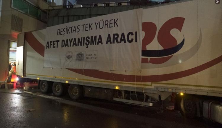 <p><strong>BEŞİKTAŞ BELEDİYESİ</strong></p>

<p>Beşiktaş Belediyesinin Arama Kurtarma Birimi'nden ekipler de deprem bölgesine gitti. Ayrıca, acil durum ekipleri ve araçları da bölgeye ulaşmak üzere İstanbul Havalimanı'na ulaştı.</p>
