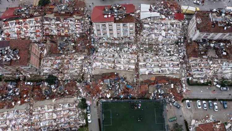 <p><span style="color:#000000"><strong>Kahramanmaraş Pazarcık ilçesinde meydana gelen 7.7 ve 7.6 şiddetindeki depremler 10 ilde yıkıma ve can kaybına neden oldu.</strong></span></p>
