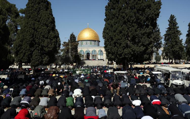 <p>Kudüs'te kılınan gıyabi cenaze namazına yüzlerce kişi akın etti.</p>
