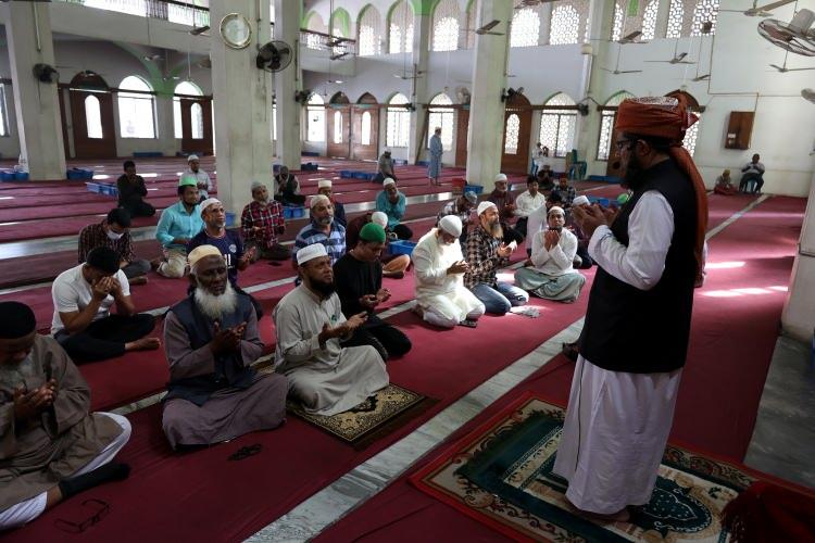 <div>Bangladeş Sivil Savunma ve İtfaiye Müdürü Main Uddin, basın açıklamasında, 12'si itfaiye görevlisi olmak üzere 60 kişilik ekibin bugün başkent Dakka'dan yola çıkacağını söyledi.</div>
