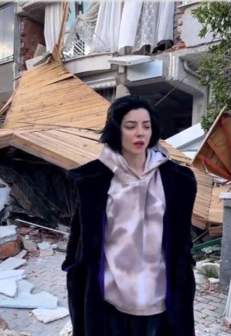 <p><strong>Bir de operatör-vinç desteğine ihtiyacımız var. Şöyle de bir ricamız olacak; insanlar çok fazla buraya gelip ilgileniyorlar sağ olsunlar ama maalesef o biraz iyi duruma sevk etmiyor. O yüzden de lütfen gelmemelerini rica ediyoruz."</strong></p>

