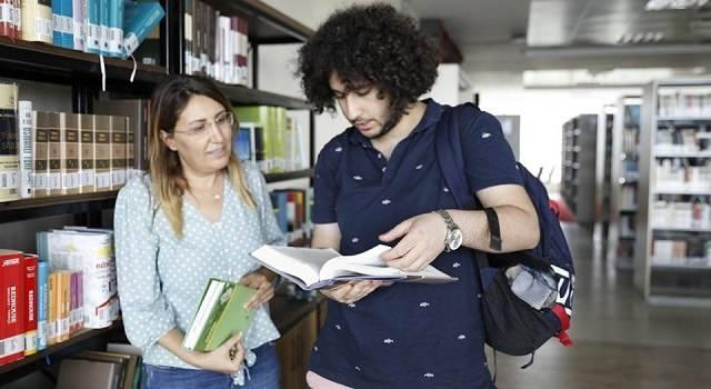 <p><span style="color:#B22222"><strong>"BİLİNCİMİ KAYBETTİĞİMİ ZEHİRLENDİĞİMİ FARK ETTİM"</strong></span></p>

<p><span style="color:#000000"><strong>Dışarıda oldukları i&ccedil;in &ccedil;adır kurduklarından bahseden Ayten "&Ccedil;am odununun zehirleyici kokusunu &ccedil;ekerek - &ccedil;&uuml;nk&uuml; arabaya gidip yatmayı denedik ancak kar yağıyordu ve &ccedil;ok soğuktu - i&ccedil;eride ısınmaya &ccedil;alıştık.&nbsp;</strong></span></p>
