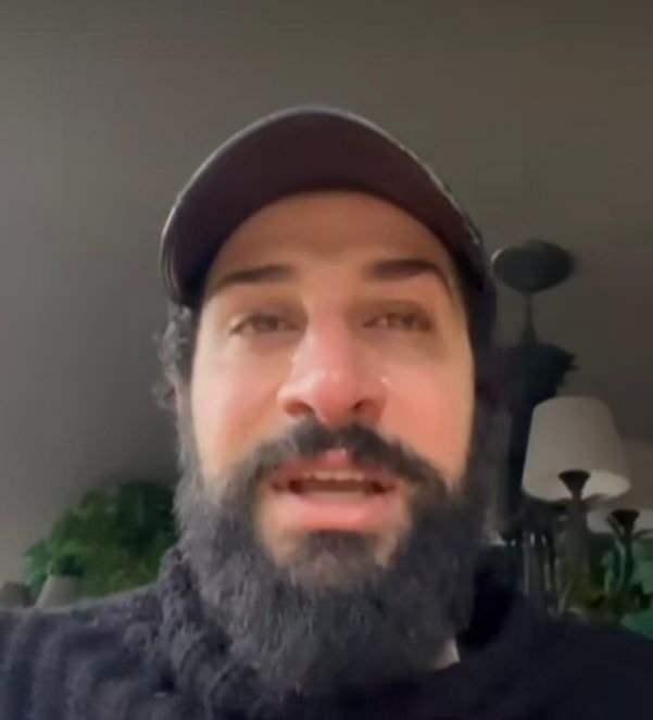 <p><span style="color:#000000"><strong>M&uuml;stakbel eşine destek veren Seren Serengil de sosyal medya hesabından paylaşım yaparak "T&uuml;m T&uuml;rkiye'ye ge&ccedil;miş olsun, başımız sağ olsun. Mustafa Rahman Tohma'nın ailesi binada sıkışmış, telefonlar &ccedil;alışmıyor, havaalanı kapalı... Ulaşamıyoruz. Binada kapılar sıkışmış &ccedil;ıkamıyorlar. Yardım g&ouml;nderebilir misiniz? Ayşe Fitnat Hanım Caddesi, Benan Apartmanı, Hatay" ifadelerini kullanmıştı.</strong></span></p>
