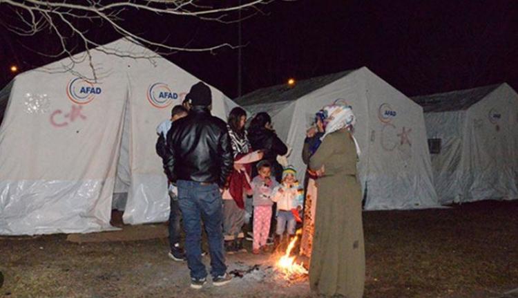 <p><strong>Böylece insanlara doğrudan ulaşan amipler, enfeksiyonun yayılma riskinin artırmaktadır. Aynı zamanda tuvalet sonrası ellere de yerleşebilirler.</strong></p>
