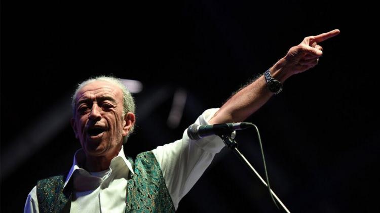 <p><span style="color:#FF0000"><strong>"BEN, SEN YOK TÜRKİYE VAR!"</strong></span></p>
<p><span style="color:#000000"><strong>"Ülkemiz gerçekten çok zor günlerden geçiyor. Günlerdir gözüme uyku girmiyor." diyerek sözlerine başlayan Edip Akbayram, herkesin bir olması gerektiğine vurgu yaptı. Ünlü sanatçı, süreç hakkında şu ifadeleri kullandı:</strong></span></p>
<p><span style="color:#000000"><strong>"Deprem görüntülerini izledikçe ciğerim yanıyor. Ama biz çok güçlü bir ülkeyiz, bu zor günlerden de dimdik çıkacağız. </strong></span></p>