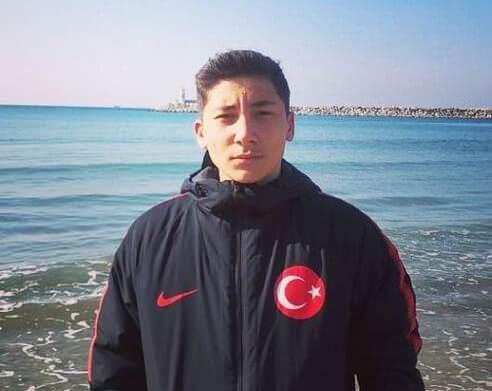 <p>Sampdoria forması giyen genç Türk oyuncu Emirhan İlkhan sosyal medyada, "Sözcükler anlamsız, kelimeler yaşanan acının yanında kifayetsiz... Depremde kaybettiklerimize Allah'tan rahmet, yaralanan tüm vatandaşlara geçmiş olsun dileklerimi yolluyorum. Dualarım sizlerle" paylaşımında bulundu.</p>
