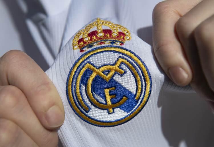 <p>Real Madrid: "Türkiye ve Suriye'yi etkileyen birkaç saat önce meydana gelen depremin haberini üzüntüyle öğrendik. Başkanımız ve yönetim kurulumuz, bu felaket nedeniyle derin üzüntü yaşıyor. Depremde hayatını kaybedenlerin yakınlarına başsağlığı dileriz. Tüm yaraların hızla sarılması için dua ediyoruz."</p>