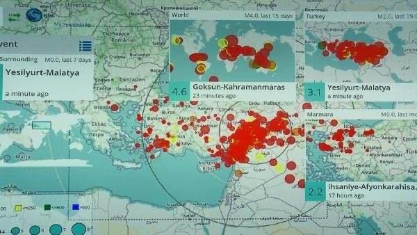 <p>Bölgedeki yetkililerin direktiflerine uymak büyük önem taşımakta. Şu anda TÜBİTAK'ın hızlı araştırma desteğiyle de birçok grup araziye çıkmış vaziyette. İlk saha gözlemlerinde fayın geçtiği yerlerde 3 metrelik atımlar oluştuğu söylenmişti.<br />
 </p>
