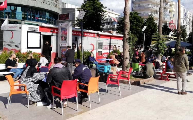 <p><strong>ANTALYA</strong></p>
<p>Antalya'nın Kumluca ilçesindeki kan bağışına askeri personel ve yerleşik yabancılar da destek verdi</p>