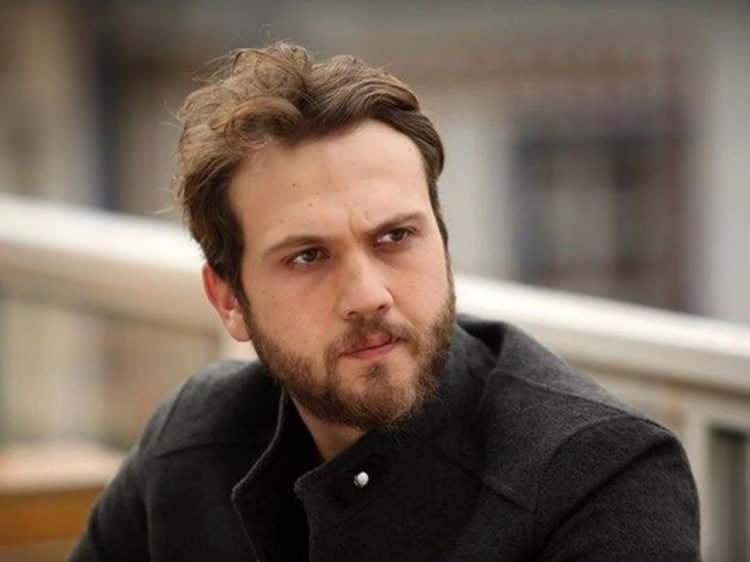 <p>Aras Bulut İynemli : 200 bin TL</p>
<p> </p>