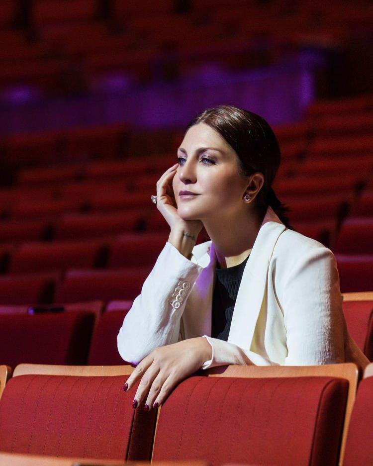 <p><em><span style="color:#000000"><strong>Sibel Can:</strong></span></em> <span style="color:#000080"><strong>1 milyon TL</strong></span></p>
