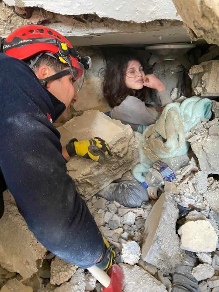 <p><strong>'SIRADIŞI BİR DEPREM YAŞADIK' </strong></p>

<p>&Ouml;te yandan, Kocaeli &Uuml;niversitesi Jeofizik Profes&ouml;r&uuml; Şerif Barış, Kahramanmaraş'ın Pazarcık il&ccedil;esinde 7.7'lik b&uuml;y&uuml;k bir depremden kısa s&uuml;re sonra Elbistan il&ccedil;esinde 7.6'lık ikinci bir deprem olmasının b&uuml;y&uuml;k bir s&uuml;rpriz olduğunu belirterek,</p>
