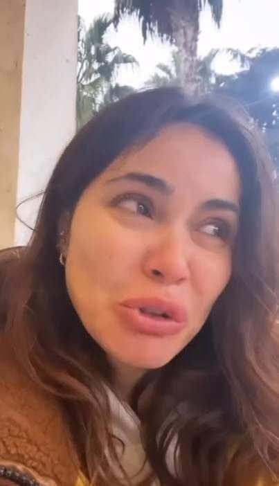 <p><span style="color:#4B0082"><strong>Volkan Demirel'in oyuncu eşi Zeynep Sever Demirel ise, yakınlarına ulaşamadıklarını belirterek şu ifadelere yer verdi:</strong></span></p>

<p><em><span style="color:#000080"><strong>"L&uuml;tfen yardım, l&uuml;tfen. Ne kadar imkan varsa g&ouml;ndermenizi istiyorum l&uuml;tfen. &Ccedil;evre iller de aynı şekilde. Sadece Hatay-Antakya değil. Allah rızası i&ccedil;in... İnsanlar burada &ccedil;ok k&ouml;t&uuml;."&nbsp;</strong></span></em><a href="https://www.yasemin.com/"><span style="color:rgb(255, 255, 255)"><strong>(Yasemin.com)</strong></span></a></p>
