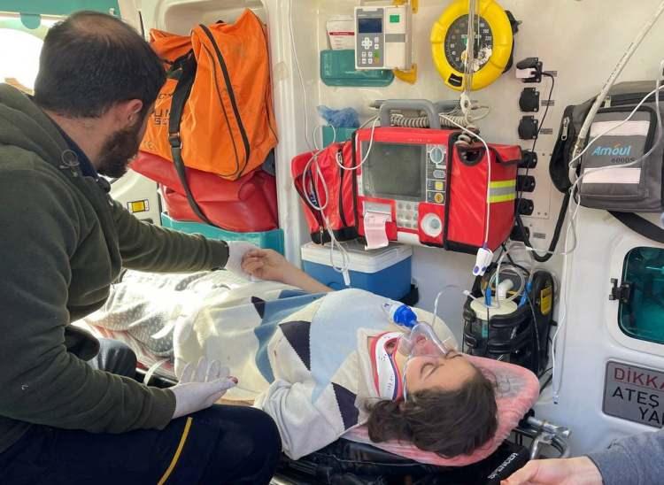 <p><strong>ÜNZİLE SEVİMLİ'Yİ 78 SAAT SONRA ENKAZDAN SAĞ KURTARILDI</strong></p>

<p> </p>

<p>Depremden etkilenen Gaziantep'in İslahiye ilçesinde 17 yaşındaki Ünzile Sevimli, bina enkazından 78 saat sonra sağ olarak çıkarıldı.</p>
