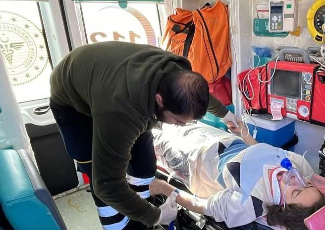 <p>Kahramanmaraş merkezli depremlerde yıkımın yaşandığı ilçede, ekiplerin arama kurtarma çalışmaları devam ediyor.</p>
