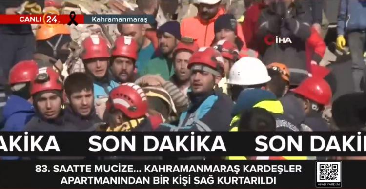 <p><strong>83. SAATTE İKİ KİŞİ KURTARILDI</strong></p>

<p> </p>

<p>Kahramanmaraş'ta Kardeşler Apartmanı'nın enkazının altından iki kişi daha sağ çıkarıldı. Çıkarılanlar Eda Büyükçapak adlı bir kadın ile yaşlı bir erkek. Ekipler, bir kişiye daha ulaştı, onun da çıkarılması bekleniyor.</p>
