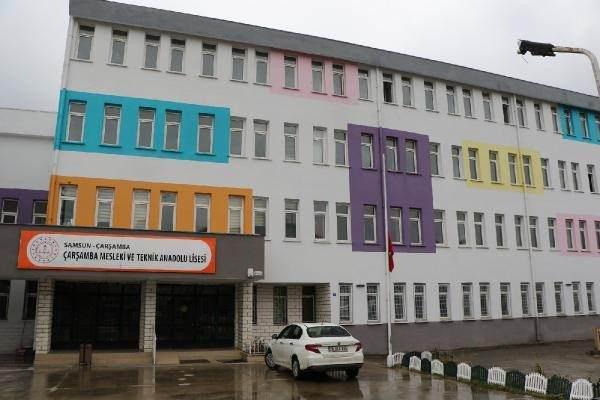 <p>Samsun Otomotiv Yetkili Satıcıları Derneği'nin (SOYS) temin ettiği varilleri dönüştürüp, soba haline getiren ekipten motorlu araçlar teknolojisi bölümü alan şefi Hasan Saraç, "Depremler sonrasında 'Neler yapabiliriz' diye düşündük. Böyle bir proje aklımıza geldi. </p>

