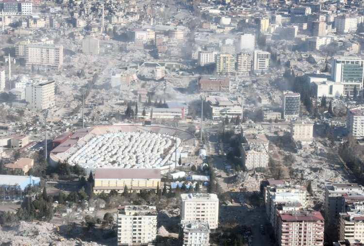 <p>Pazarcık ve Elbistan merkezli 2 büyük deprem aralarında Kahramanmaraş'ın da olduğu 10 ilde büyük yıkıma yol açtı.</p>
