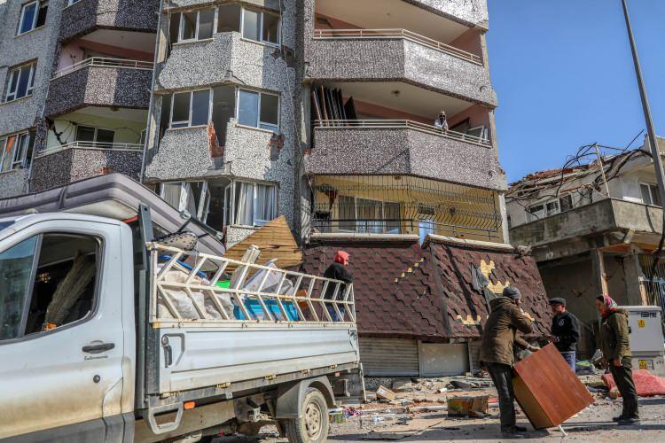<p>5) Uzman raporunda “Girilemez’’ şeklinde belirtilmesi durumunda can güvenliğini teminen yapıya girişe izin verilmeyecektir.</p>
