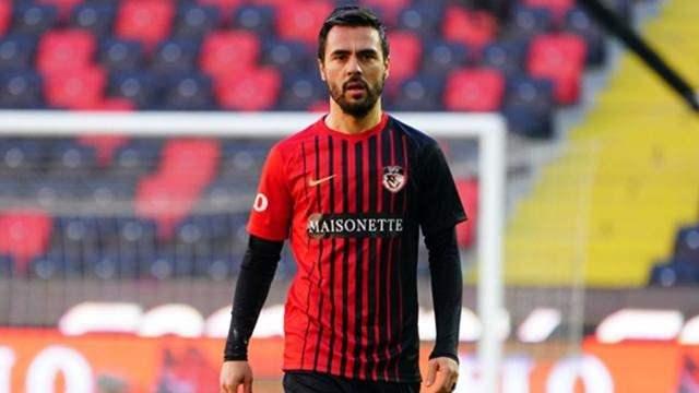 <p>Furkan Soyalp<br />
<br />
Eski takımı: Gaziantep FK<br />
<br />
Yeni takımı: Adana Demirspor</p>
