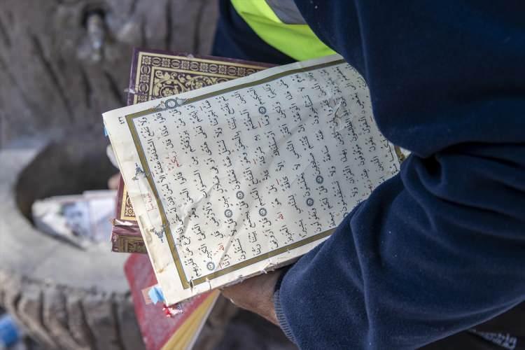 <p>Bir camiyi ağzına kadar dolduracak kitap topladık. İnşallah yarından itibaren ayıklama işine başlanacak</p>
