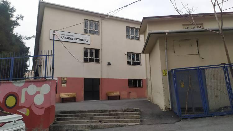 <p>Öğretmenler, okullara gelerek sınıflarda kalan son eşyalarını toparlayıp okuldan ayrıldı.</p>
