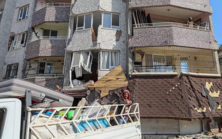 <p>6) Yapıya kontrollü 30 dakika girilebilir raporu verilmesi durumunda, 30 dakika kadar süre içerisinde yalnızca değerli eşya (pasaport, kıymetli evrak vb.) alımına müsaade edilecektir.</p>
