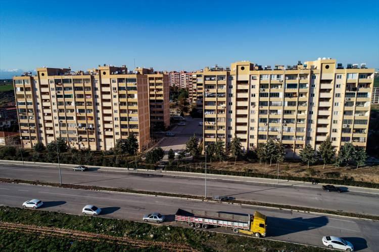 <p>Kahramanmaraş'ın Pazarcık ve Elbistan ilçeleri merkezli 7,7 ve 7,6 büyüklüğündeki depremlerden etkilenen Adana'da TOKİ tarafından inşa edilen binalarda herhangi bir yapısal hasar olmadığı belirlendi.</p>