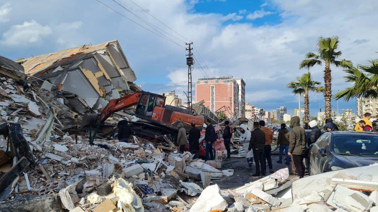<p>Merkez üssü Kahramanmaraş olan ve 10 ili etkileyen 7.7 ve 7.6 şiddetindeki depremlerin ardından dünyaca ünlü isimler yardım seferberliği başlattı. </p>

<p> </p>
