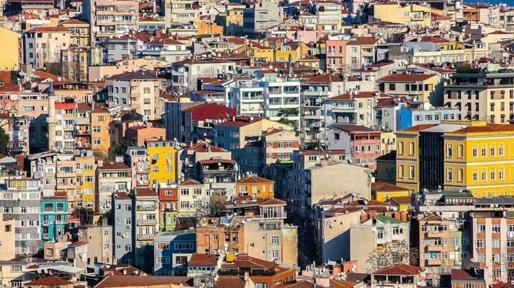 <p>Başta İstanbul olmak üzere fay hatları üzerinde bulunan Türkiye'nin birçok ilinde vatandaşlar depreme karşı bina dayanıklılık testi yaptırmak için arayışlara girdi.</p>
