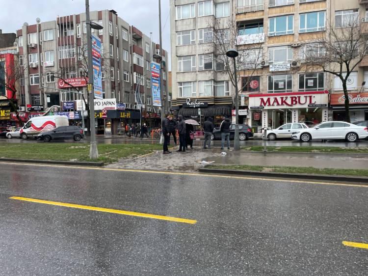 <p>Hatta iddialardan ötürü vatandaşlar sokaklara çıktı. Ancak Türkiye’de en çok sismik istasyona sahip AFAD kurumunun verilerinde böyle bir kayıt olmadığı öğrenildi. Kandilli Rasathanesi’nin yanı sıra uluslararası deprem araştırma kuruluşlarının da verileri incelendiğinde, böyle bir depremin söz konusu olmadığı görülmektedir.</p>