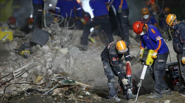 <p><strong>MESAİ YALANI</strong></p>
<p>Yine gazeteci Fatih Altaylı'nın ortaya attığı bir iddiada, ekiplerin mesai usulüne göre çalıştığı, savcılar nedeniyle cenaze defin işlemlerinin gerçekleştirilmediği ileri sürülmüştü. Altaylı'nın bu iddiaları dakikalar içerisinde çeşitli haber siteleri ve gazeteler tarafından alıntılandı.</p>