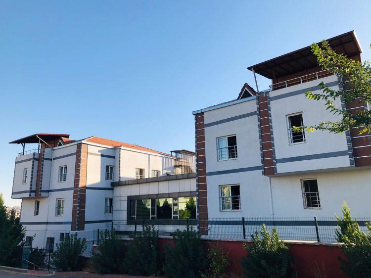 <p><strong>"YURTLARDAN TEK BİR KİŞİ KURTULDU" YALANI</strong></p>

<p>Bazı sosyal medya hesaplarında ve bazı basın yayın organlarında &ldquo;Gaziantep'te kız &ouml;ğrenci yurdu yıkıldı ve tek bir kişi kurtuldu&rdquo; iddiası ortaya atıldı.</p>
