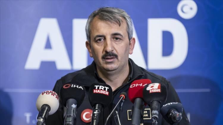<p>AFAD Başkanı Yunus Sezer ise, &Ouml;zel'in iddialarına&nbsp;&ldquo;Sayın vekilin iddialarını araştırdık, ancak ne &ouml;yle bir yazı, ne de bir talep var. D&uuml;nyanın karşılaştığı en b&uuml;y&uuml;k afetlerden birini y&ouml;netmek i&ccedil;in &ccedil;alışırken, bir de bu dezenformasyona zaman ayırmak zorunda kaldık. Şimdi işimizin başına d&ouml;n&uuml;yoruz" cevabını verdi.</p>

