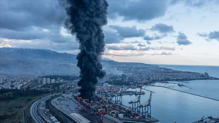 <p><strong>İSKENDERUN YANGINI</strong></p>

<p>CHP Genel Başkanı Kemal Kılı&ccedil;daroğlu ve İBB Başkanı Ekrem İmamoğlu, İskenderun'da Limak Port'ta &ccedil;ıkan yangının İBB ekipleri tarafından s&ouml;nd&uuml;r&uuml;ld&uuml;ğ&uuml;n&uuml; kaydetti.</p>
