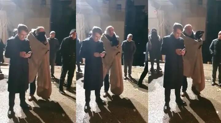 <p>Konuya ilişkin a&ccedil;ıklama yapan Nurettin Canikli, yayınlanan g&ouml;r&uuml;nt&uuml;lerin &ouml;ncesinde depremzede vatandaşın derdini dinlediğini ve vatandaşın talebini karşılamak i&ccedil;in koordinat&ouml;r sorumlusu İsmail &Ccedil;ataklı&rsquo;ya mesaj g&ouml;nderdiğini ifade etti. Vatandaşın talebinin ise sonrasında yerine getirildiği de a&ccedil;ıklamada yer aldı.</p>
