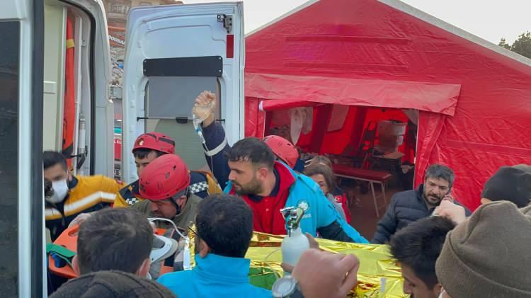 <p><strong>Hatay/Antakya | 181. saat</strong><br />
<br />
Harun Şerifoğlu (8)<br />
Ey&uuml;phan Şerifoğlu (15)</p>
