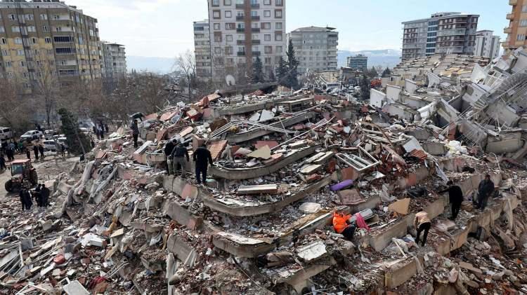 <p><span style="color:#A52A2A"><strong>HABER 7</strong></span></p>

<p>Türkiye, 6 Şubat'a Kahramanmaraş'ta meydana gelen 7,7 büyüklüğündeki depremle uyandı.</p>
