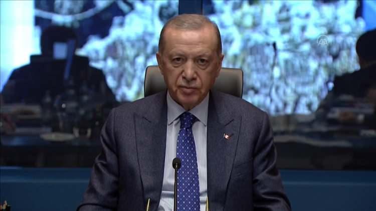 <p><strong>08.21</strong></p>
<p>Cumhurbaşkanı Recep Tayyip Erdoğan, depremden etkilenen 10 ilin belediye başkanlarıyla görüşme gerçekleştirdi.</p>